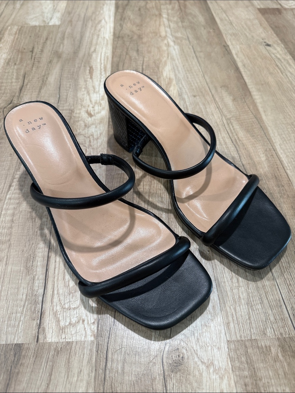 NWOB a new day Black Double-Strap Square Toe Block Heel Sandals 8